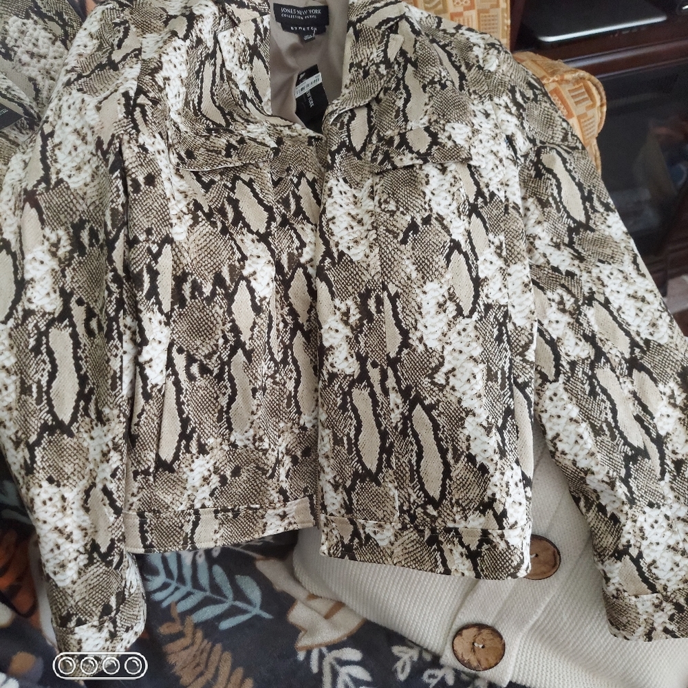Brand new Jones of New York Snake Skin Blazer and